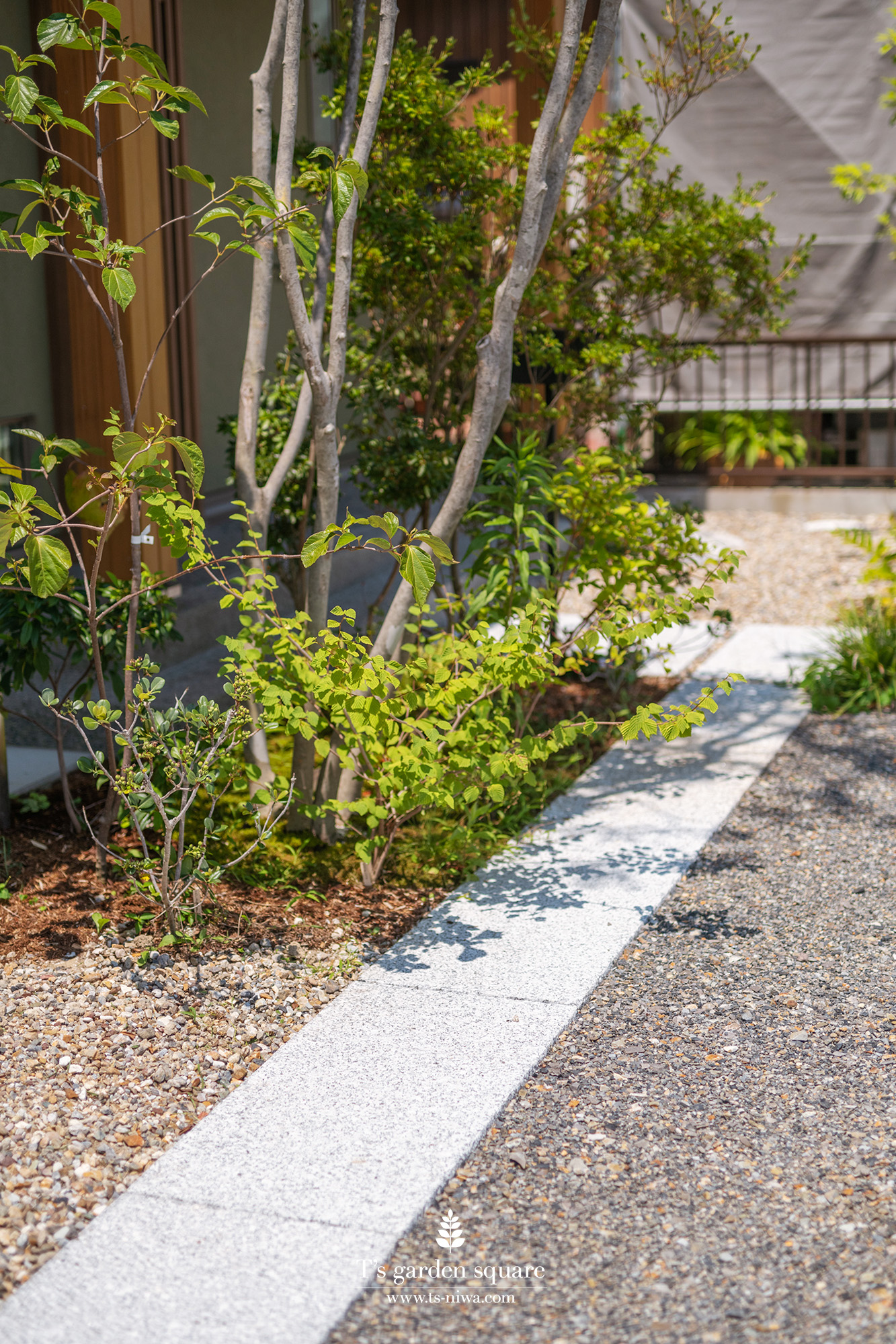 延べ石アプローチ