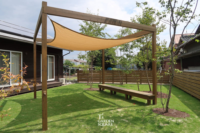 パーゴラシェード涼しい庭