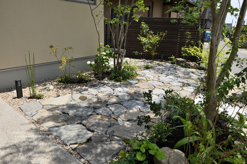 石畳の庭