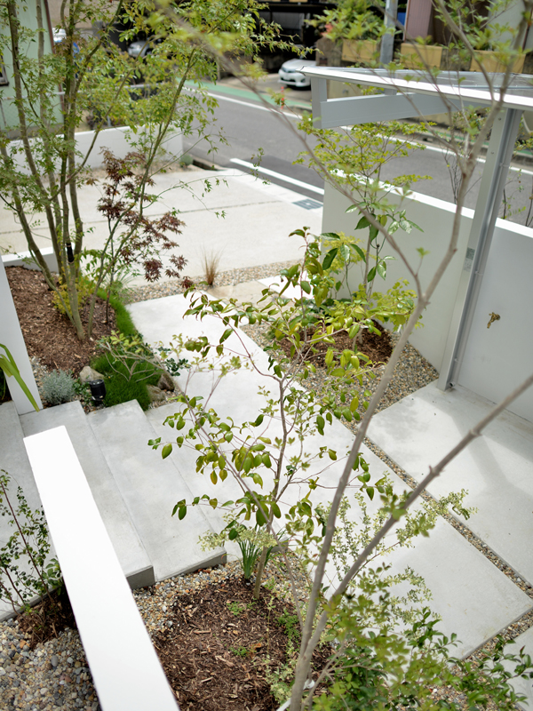 アプローチ　バック　へーベルハウス