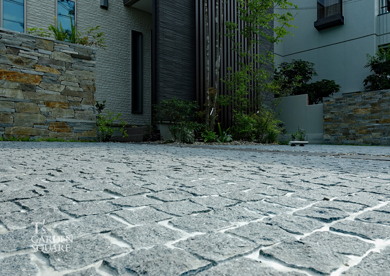 石畳の駐車場 小