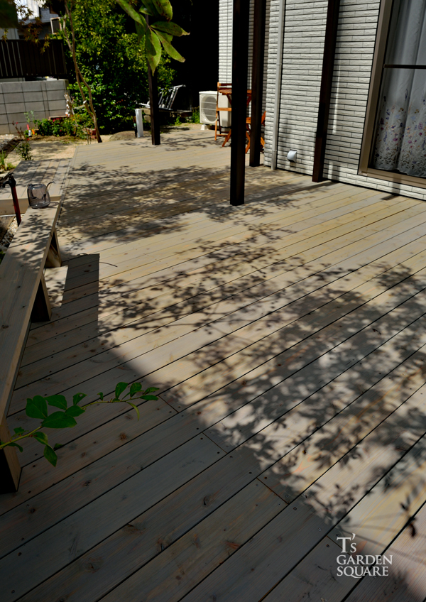 高原のウッドデッキ