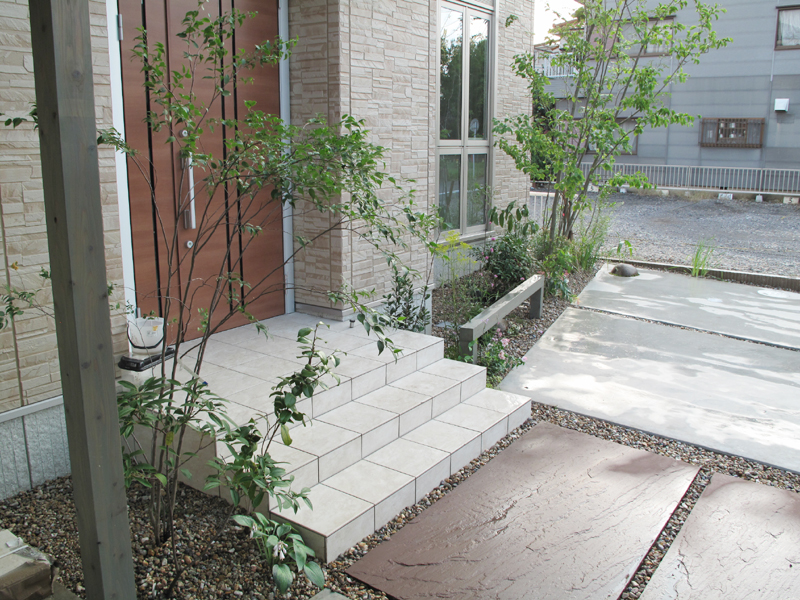 ダイワハウス玄関前