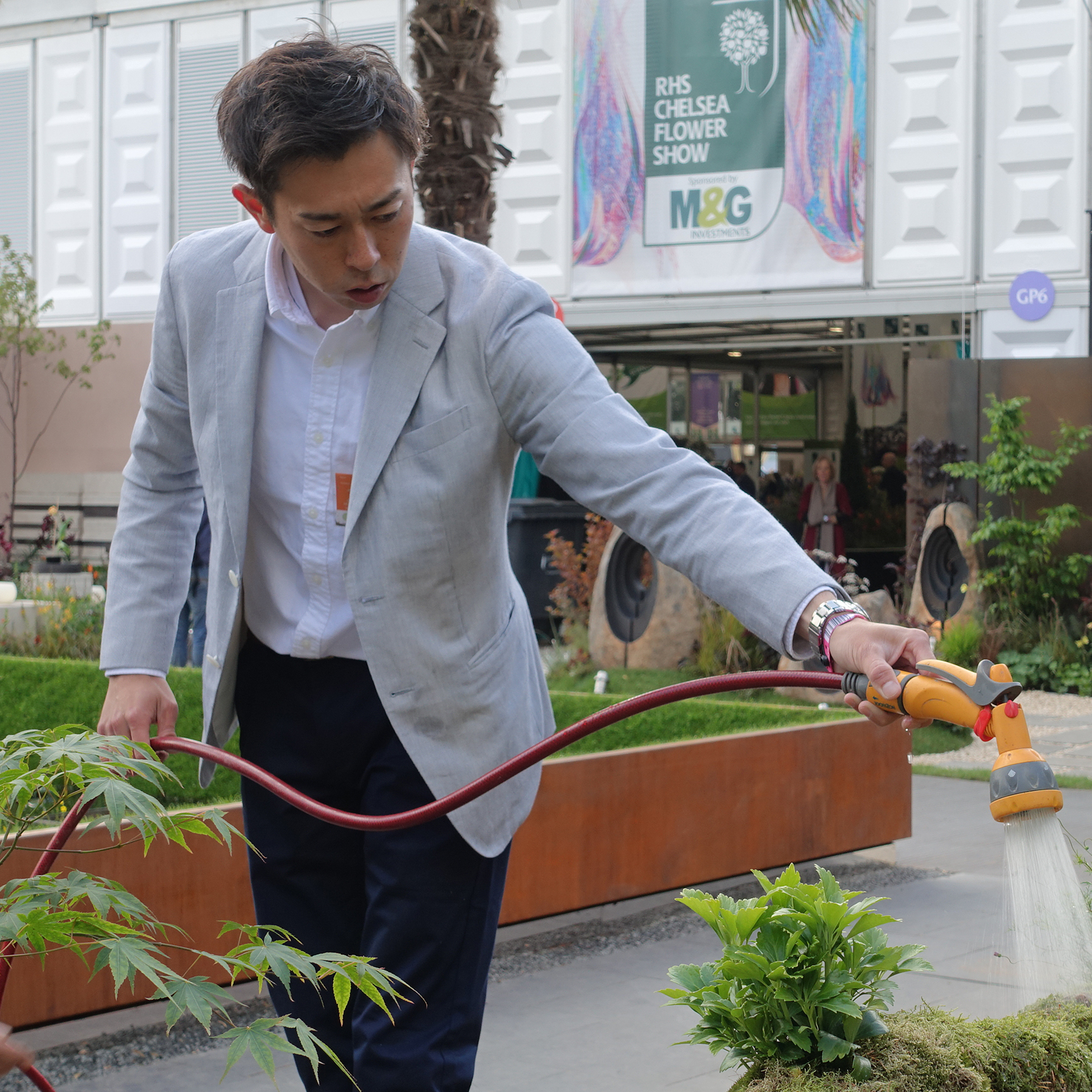 とうずみかずや