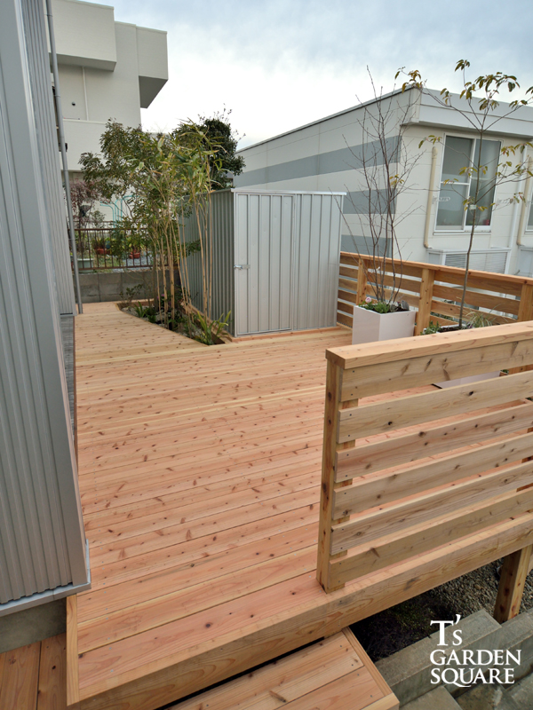 無印良品の庭デッキ