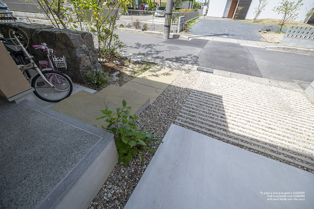 グラスハイブリックボーダー駐車場