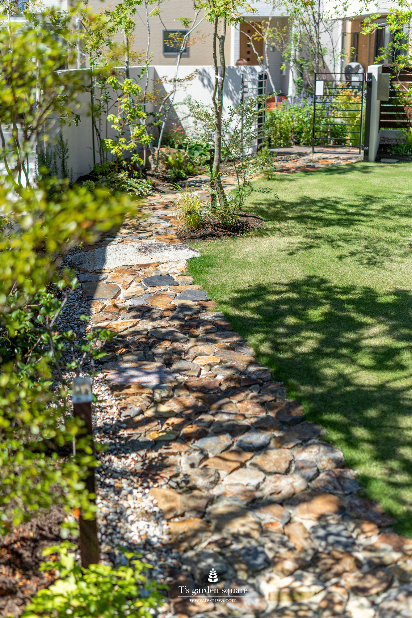 アプローチ石畳