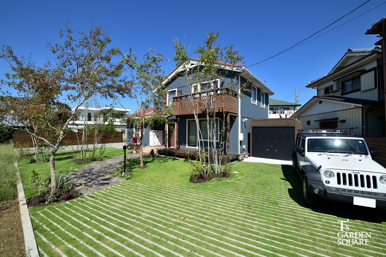 ジープの似合う庭