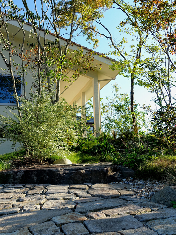 石畳のアプローチ