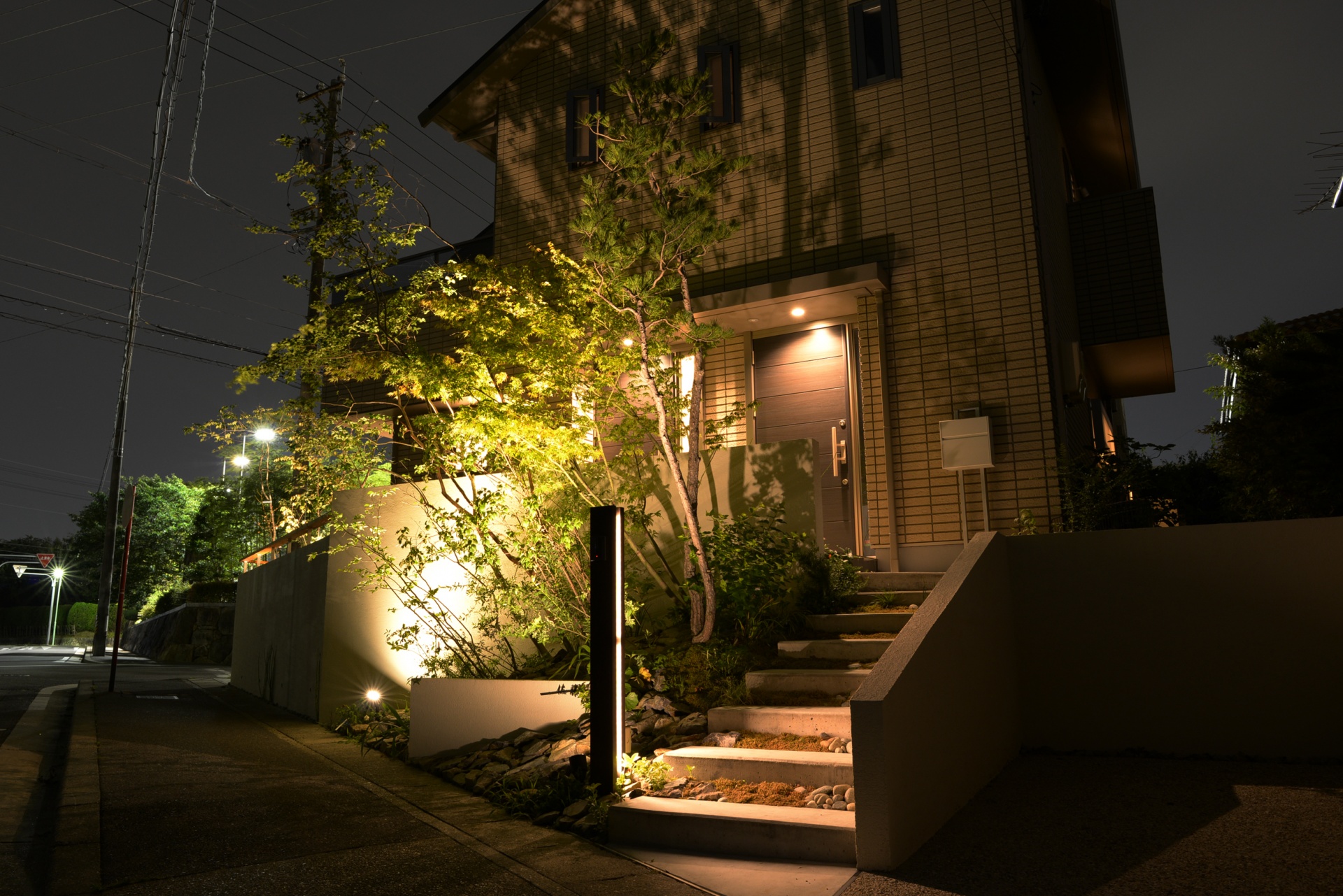 店舗ディスプレイにも最適なライトアップされた庭