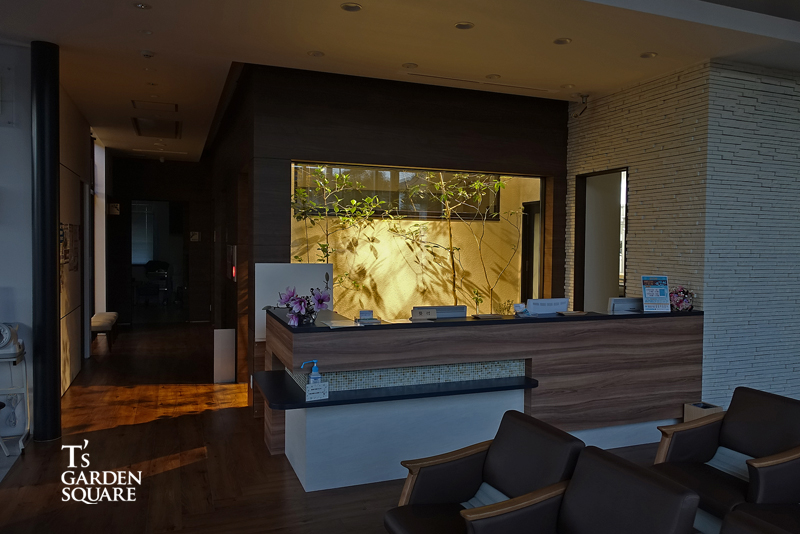 受け付けから中庭