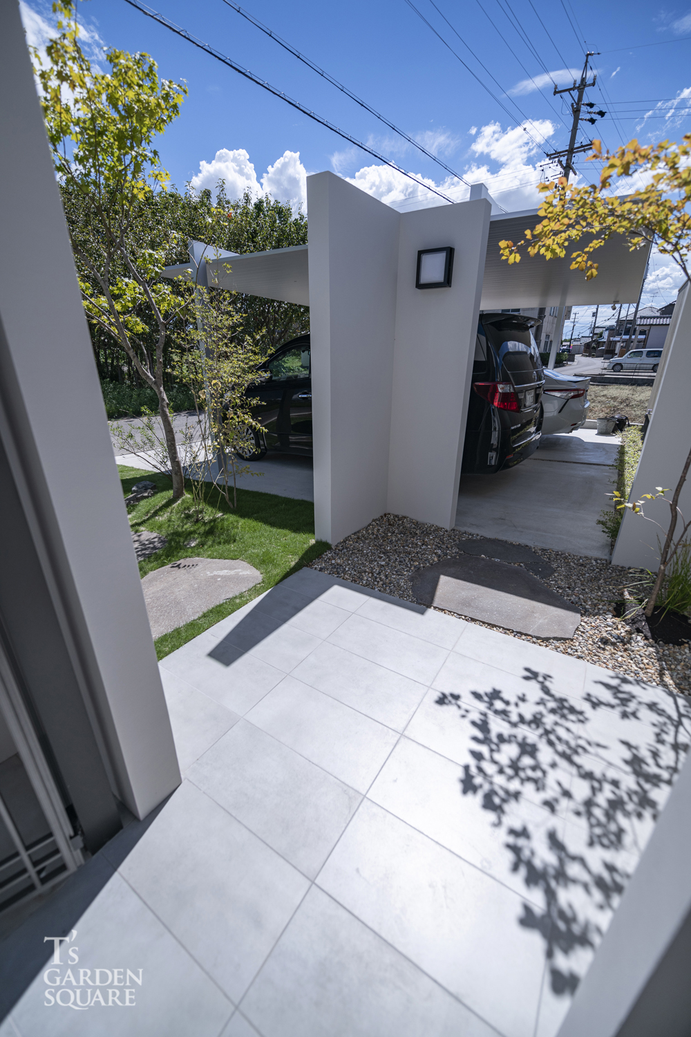 タイルのアプローチオシャレ