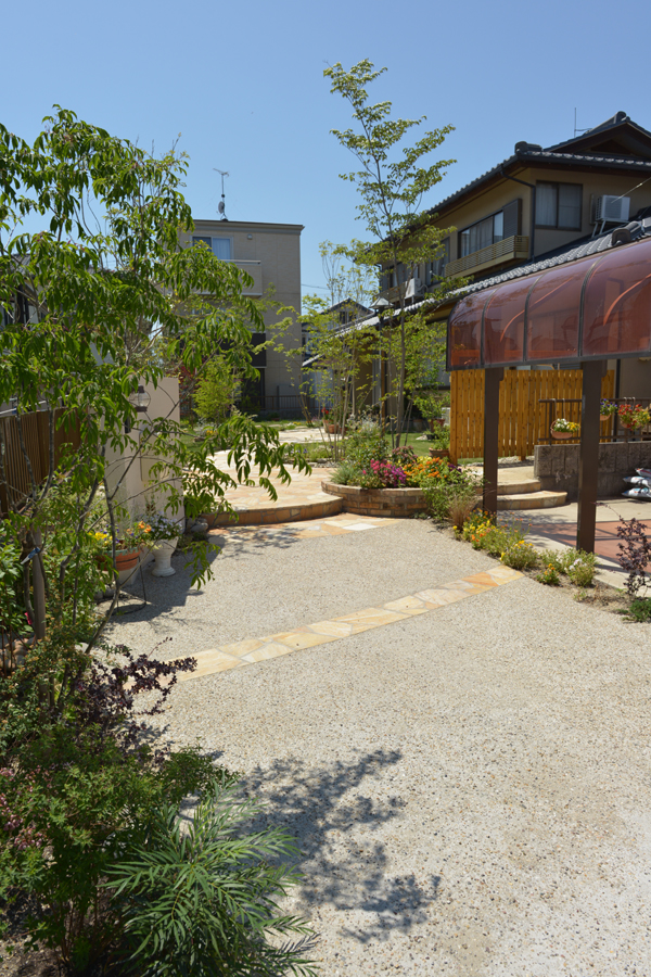 和みの庭　アプローチ