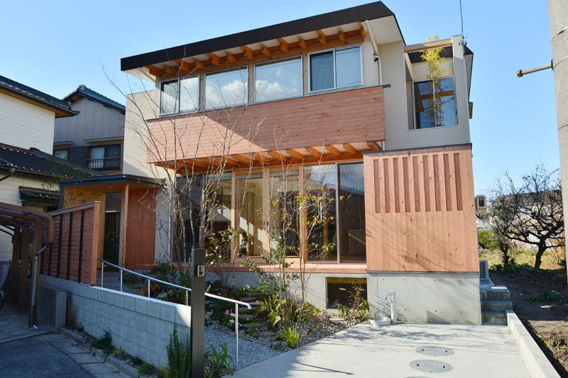 デザイナー住宅　完成　全景