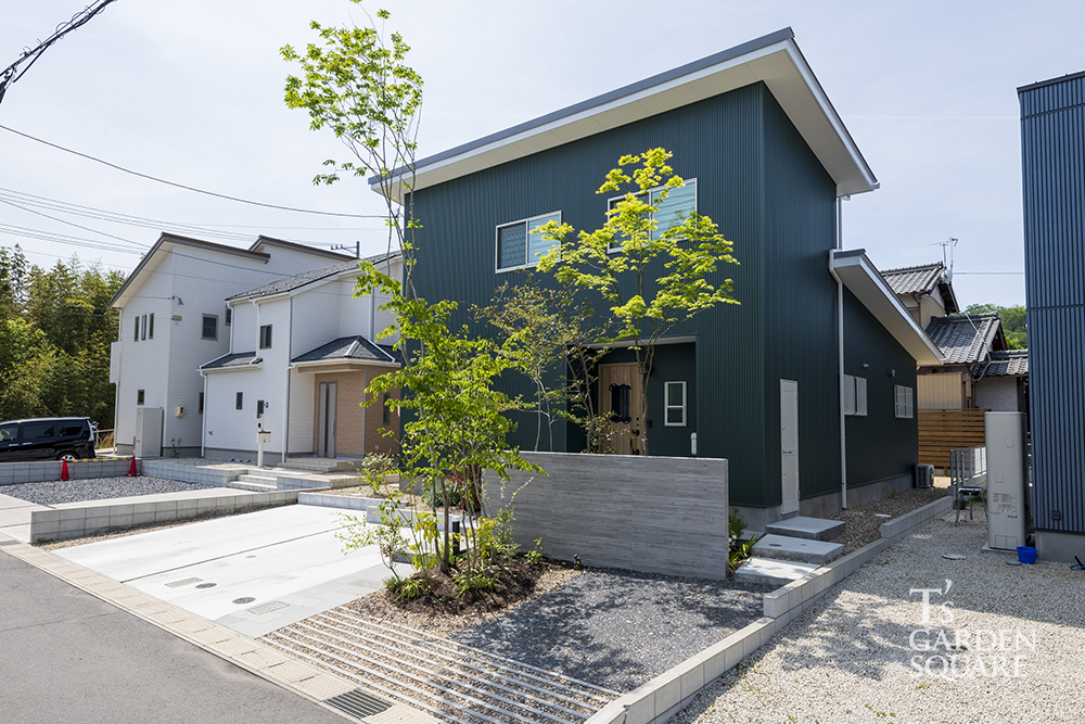 ガルバニュームの家全景