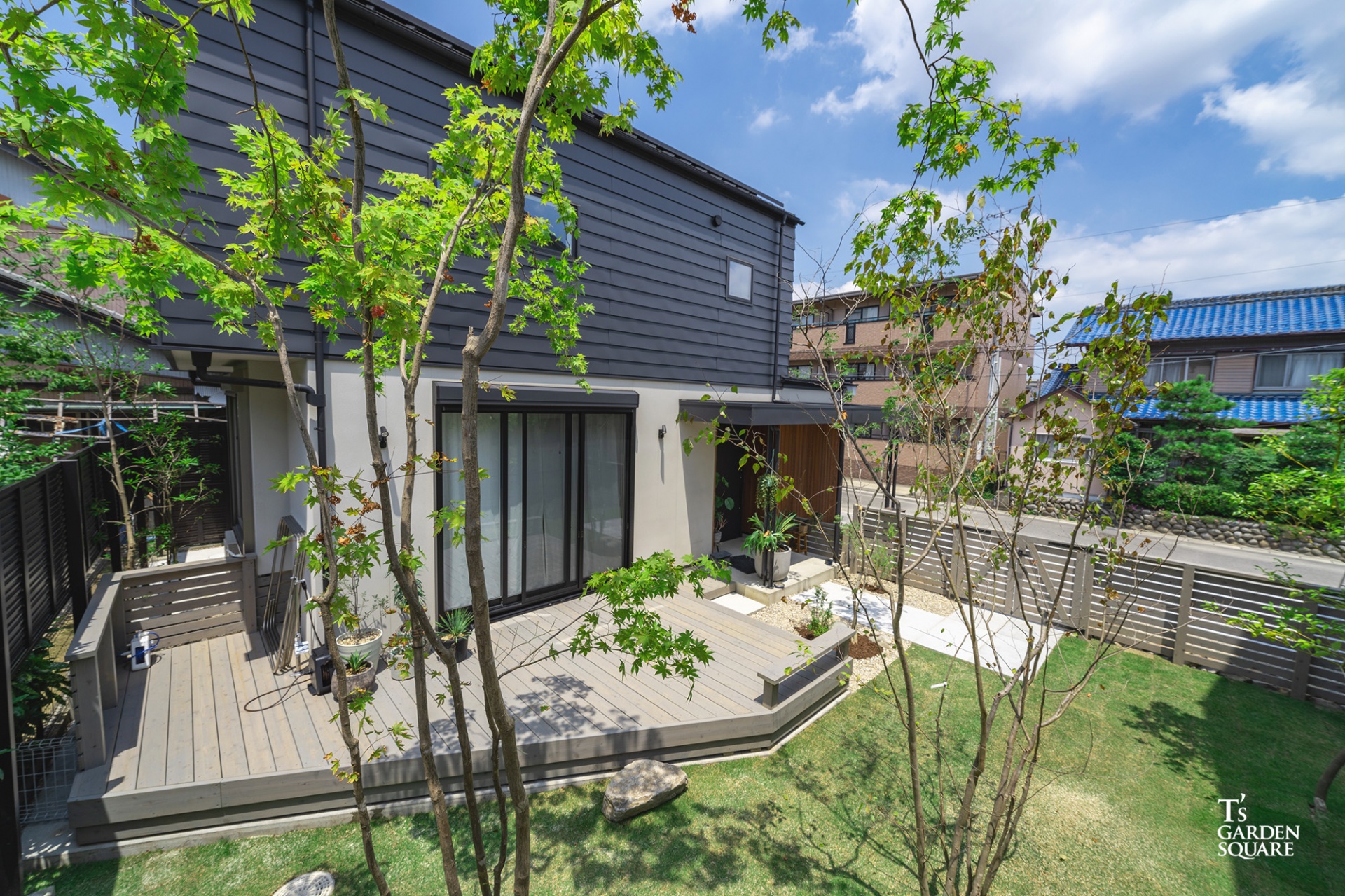 芝庭ウッドデッキ