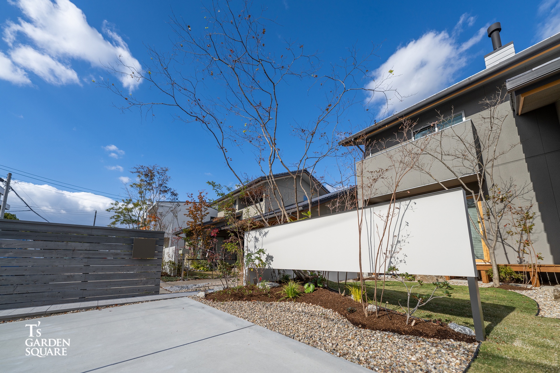 フローティングウォール新発売